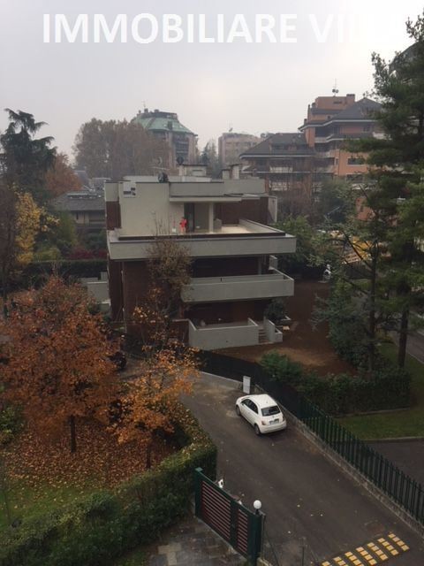 Attico di tre locali con terrazzo al piano